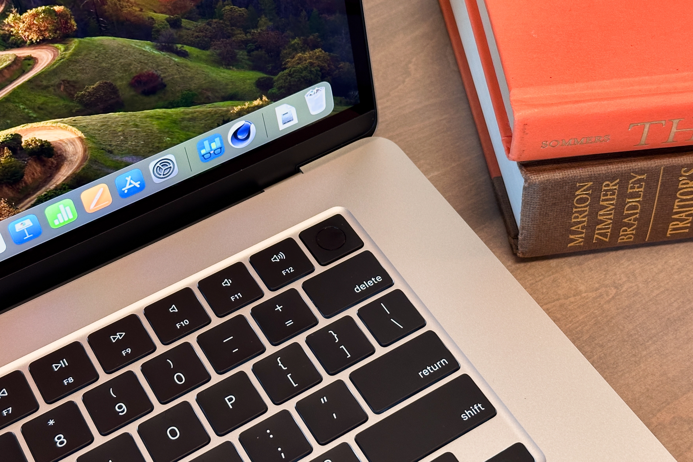 How to type @, #, €, £ and other special characters on a Mac