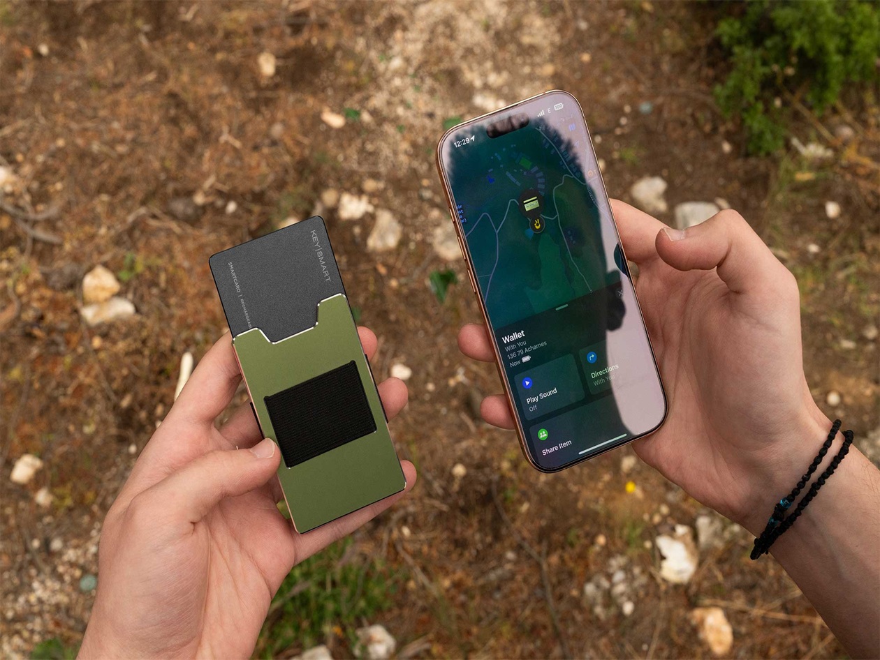 This slim AirTag alternative 4-pack tracker deal hits right before travel season