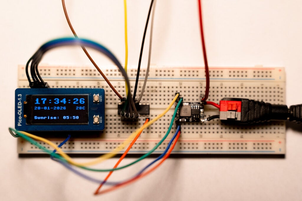Raspberry Pi Pico–powered sunrise alarm clock