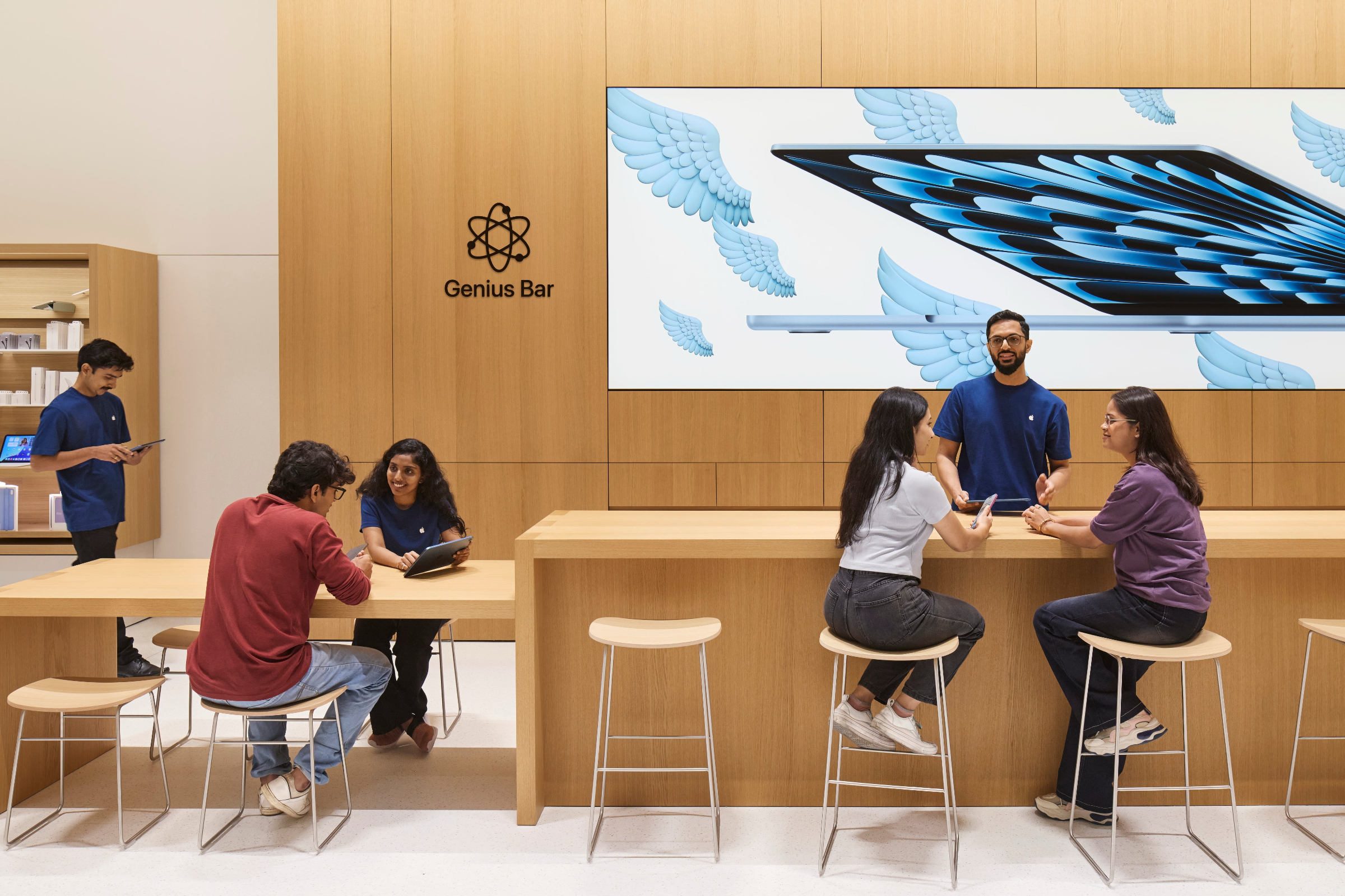 Apple retail stores brace for ‘major rush’