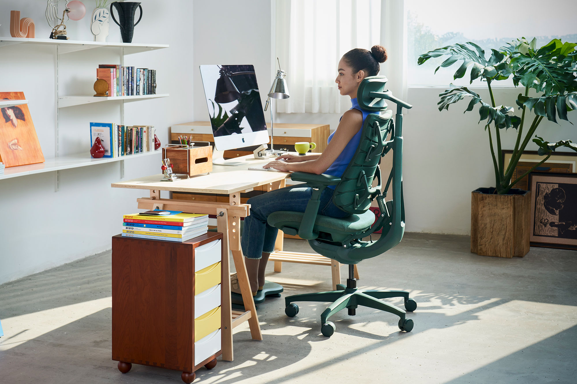 The LiberNovo Omni creates a smarter workspace for Mac users, creators and designers