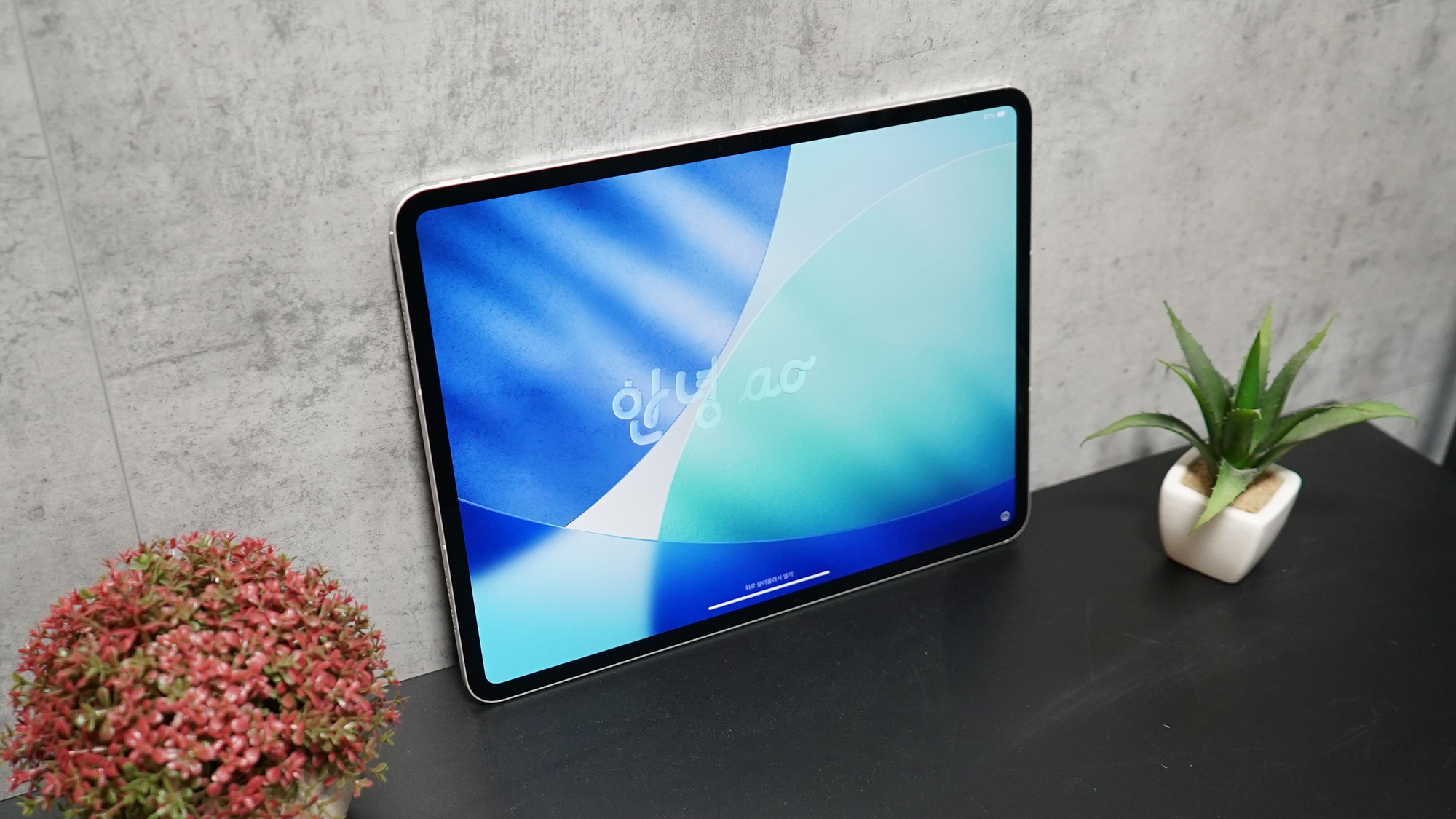 Report: The giant foldable iPad isn’t dead