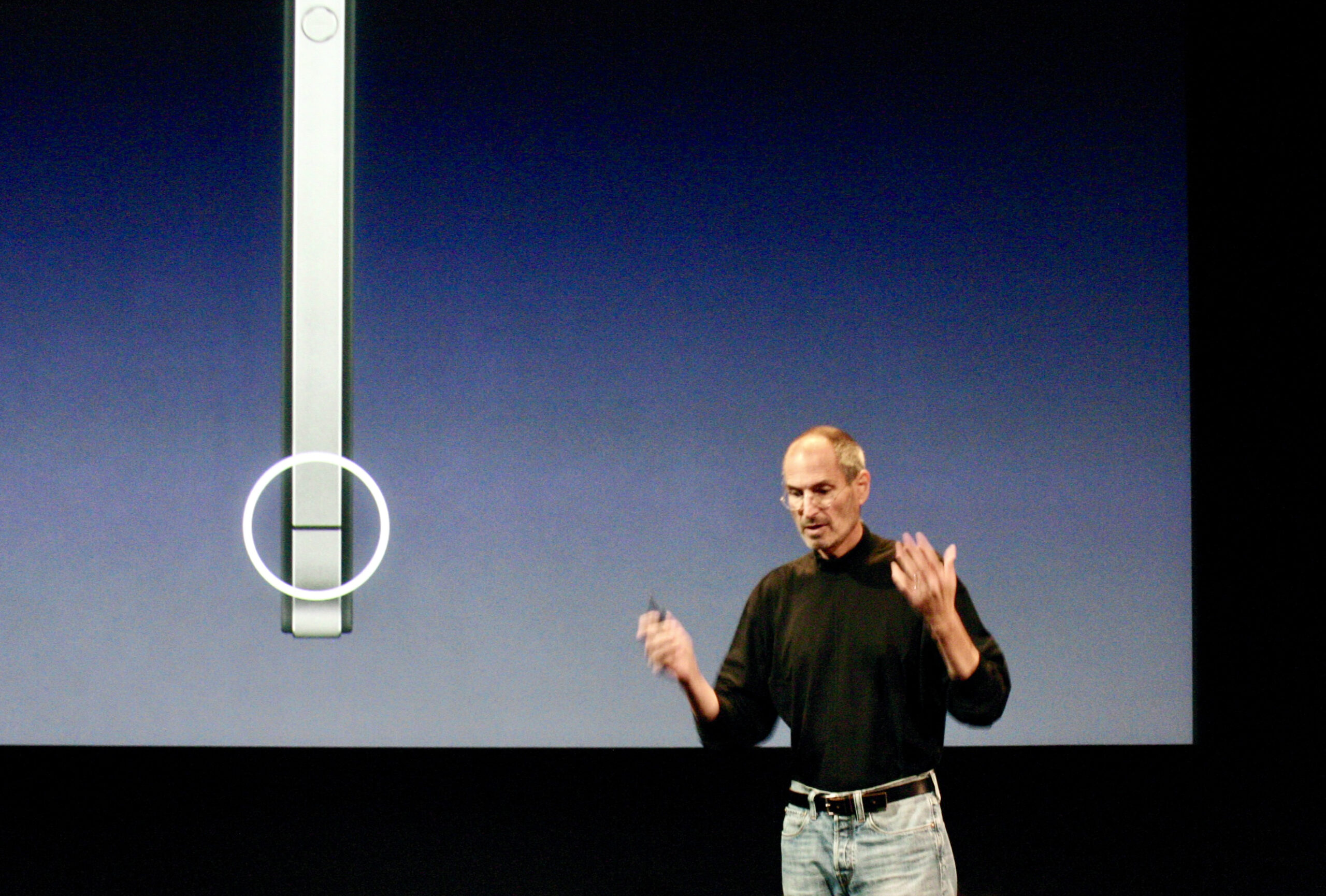 The iPhone 4 and the scandals that rocked Apple